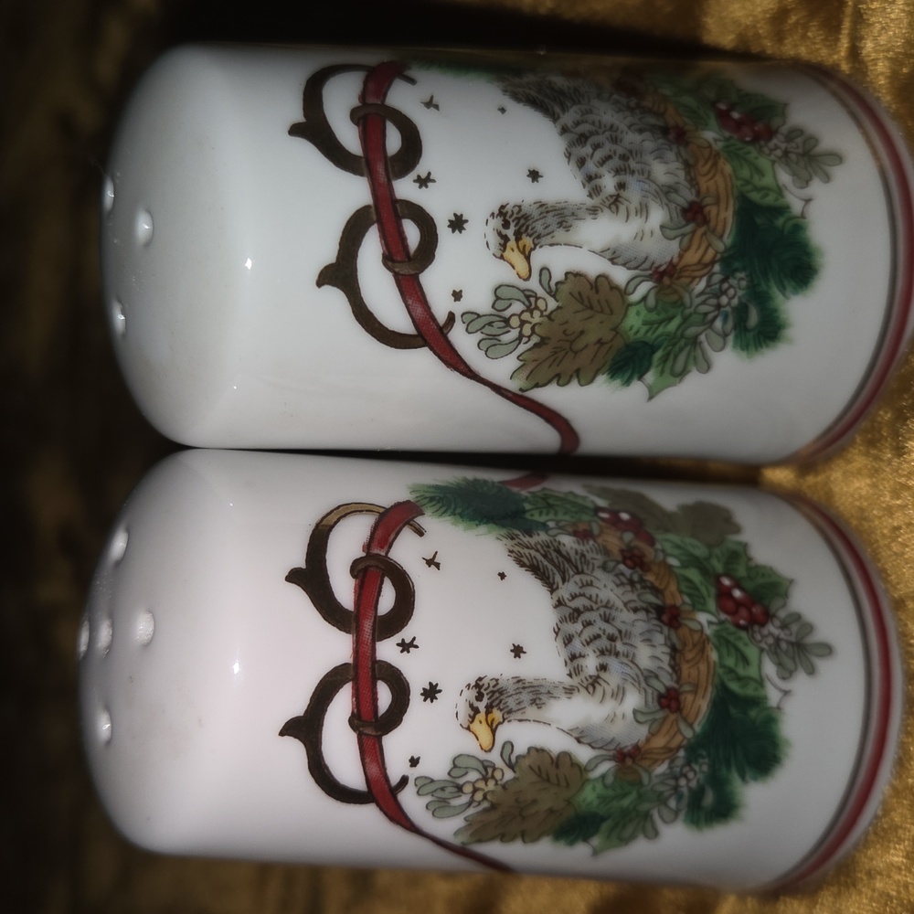Vintage Decorative Goose Salt and Pepper Shakers